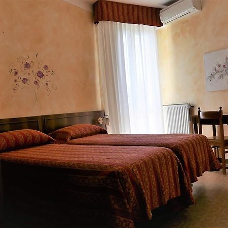 טוסקולנו מדרנו Albergo Villa Angela מראה חיצוני תמונה