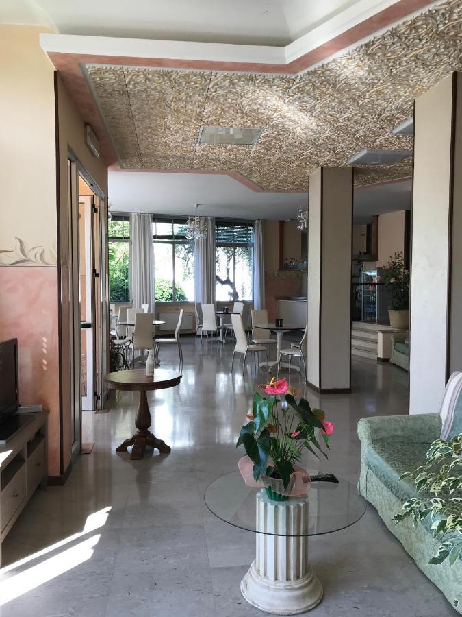 טוסקולנו מדרנו Albergo Villa Angela מראה חיצוני תמונה