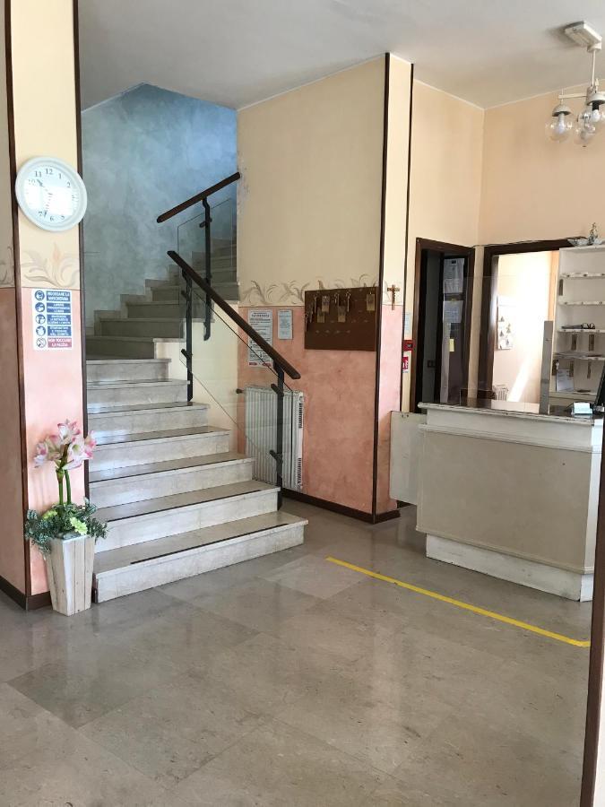 טוסקולנו מדרנו Albergo Villa Angela מראה חיצוני תמונה