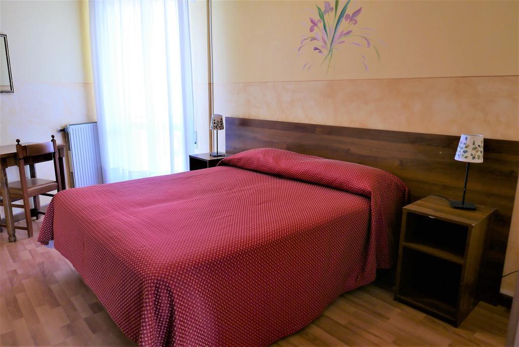 טוסקולנו מדרנו Albergo Villa Angela מראה חיצוני תמונה