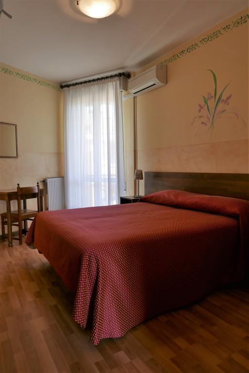טוסקולנו מדרנו Albergo Villa Angela מראה חיצוני תמונה